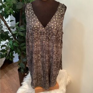 Torrid  gray tank with metallic gold stars v neck Woman’s size 2